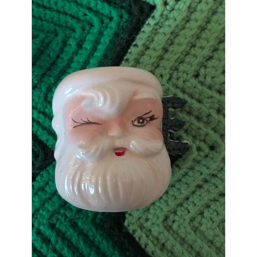 RARE Vtg Set of 4 Japan Commodore Winking Santa Mugs that handles spell 